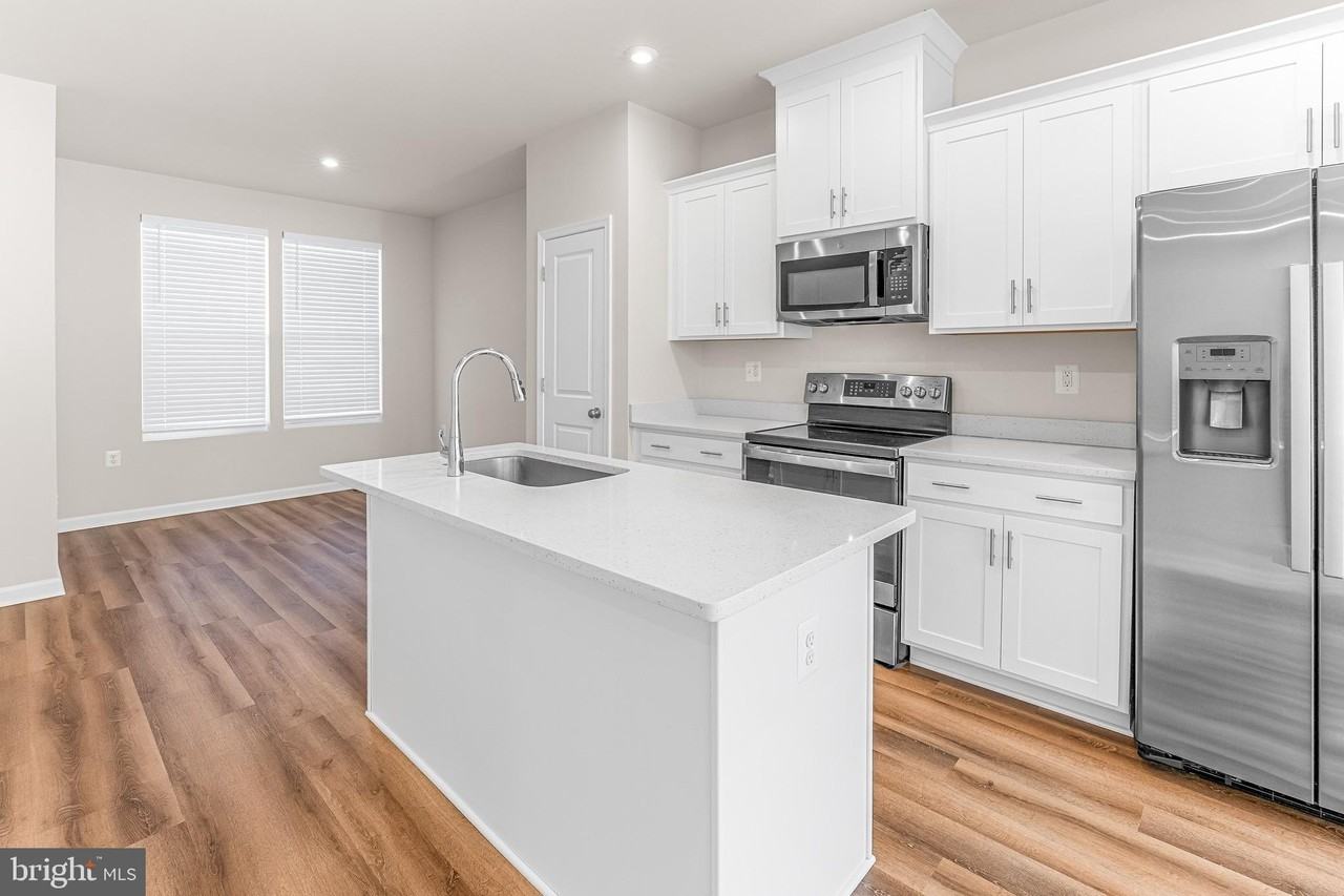 62 Coolidge Ave - Photo 7 of 29