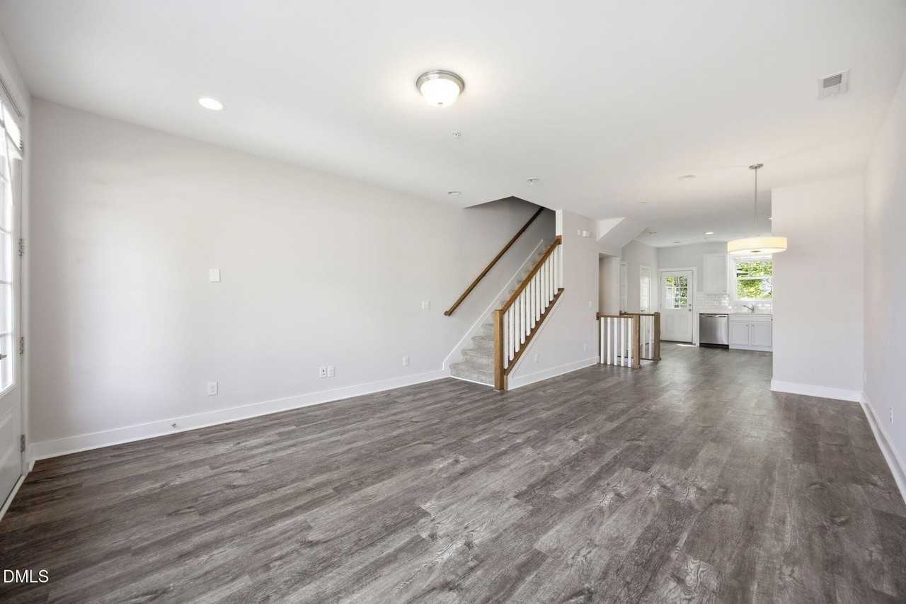 2800 Bedford Green Dr #106 - Photo 5 of 35