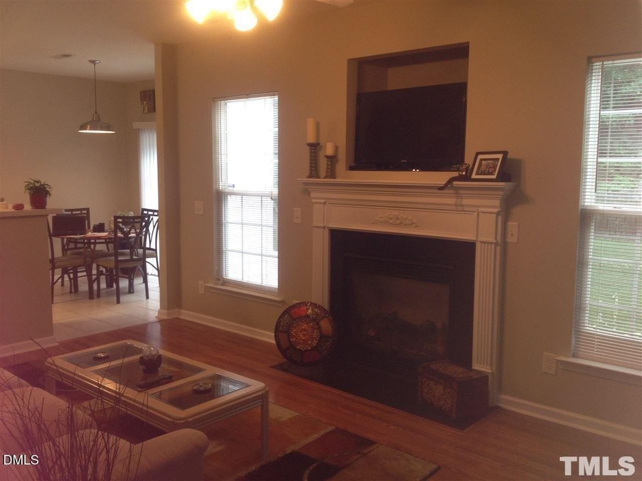 1414 Crimson Creek Dr - Photo 2 of 10