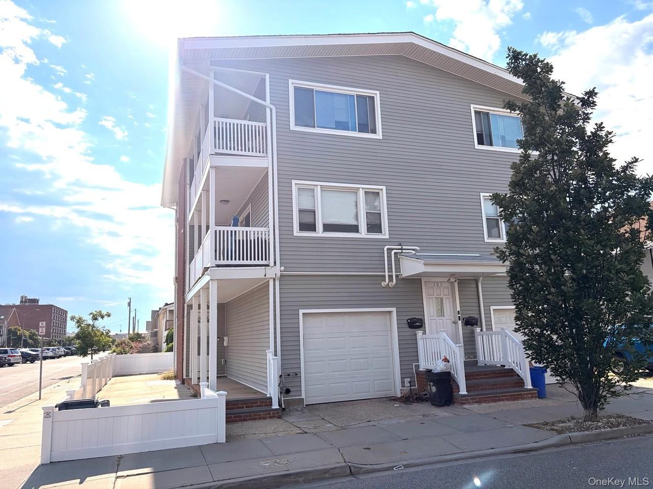 101 Harding Ave - Photo 2 of 34