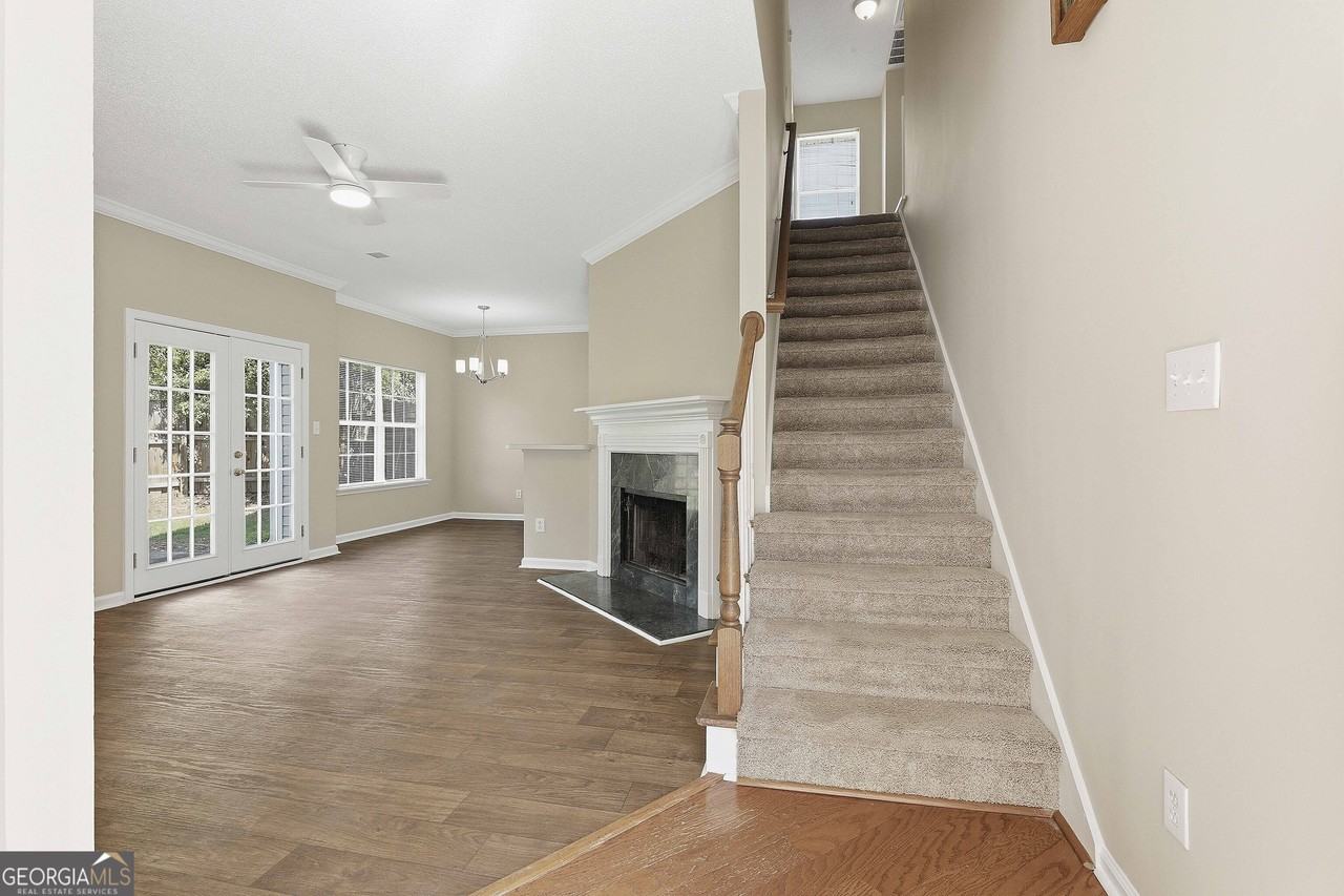 130 S Fairfield Dr - Photo 4 of 33