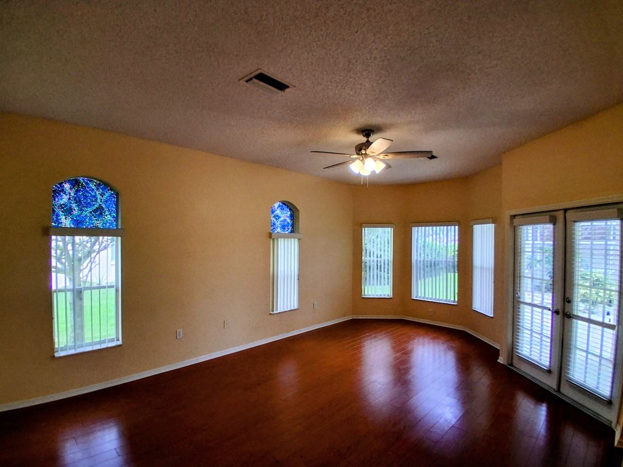3392 St Ives Blvd - Photo 3 of 33