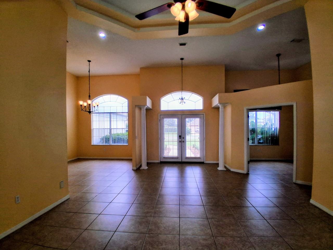 3392 St Ives Blvd - Photo 4 of 33