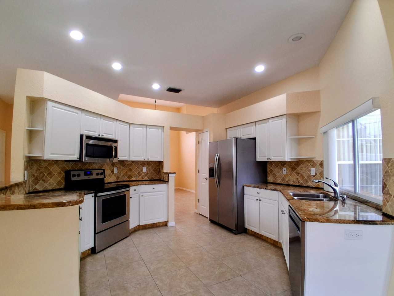 3392 St Ives Blvd - Photo 6 of 33