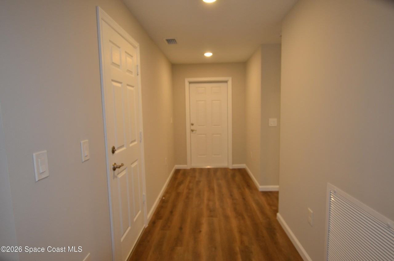 350 Dolphin St Se - Photo 2 of 19