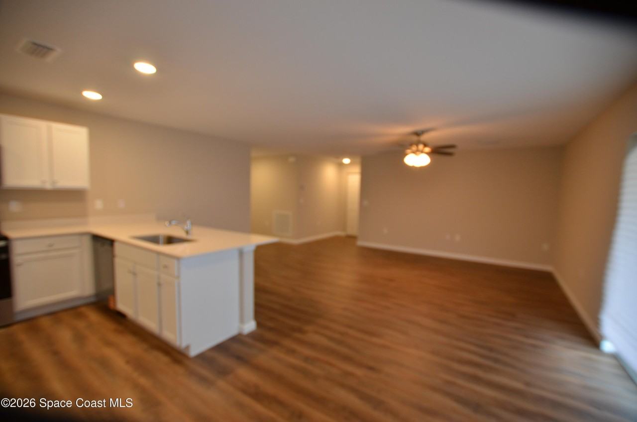 350 Dolphin St Se - Photo 6 of 19