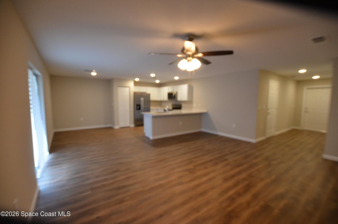 350 Dolphin St Se - Photo 7 of 19