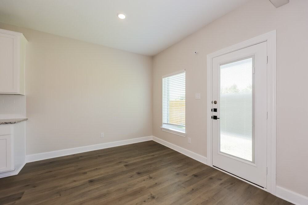 309 Magnolia Blvd - Photo 6 of 17