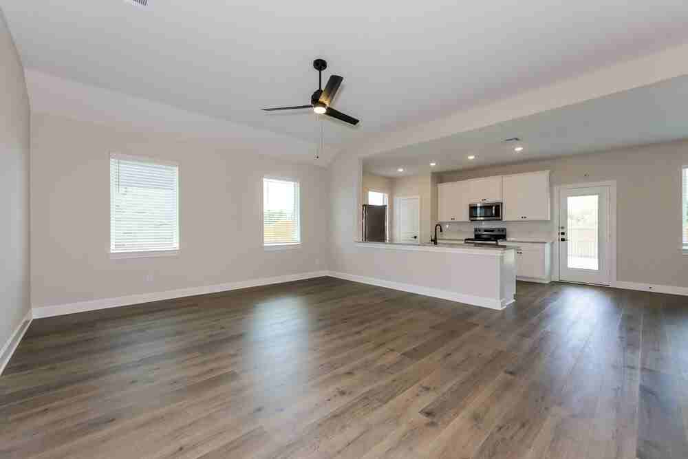 329 Magnolia Blvd - Photo 4 of 16