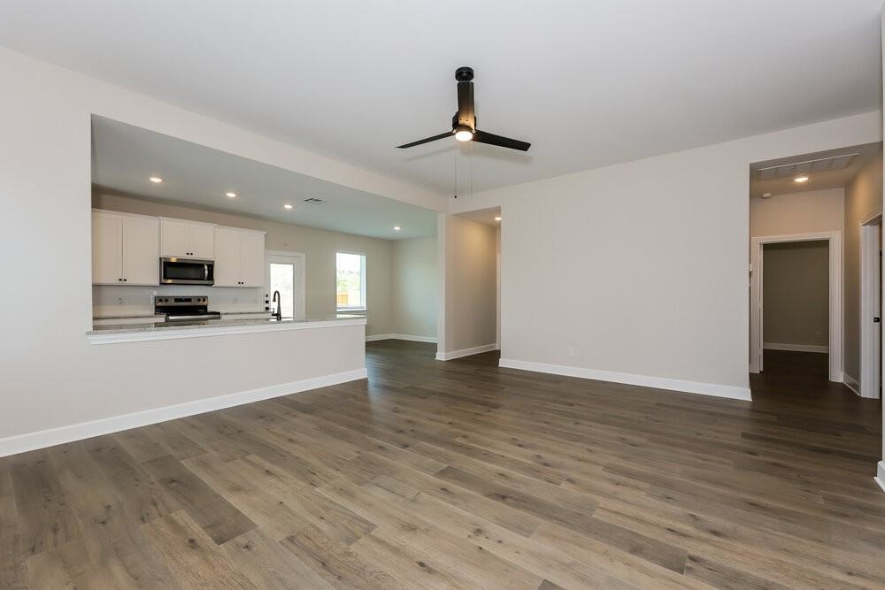 329 Magnolia Blvd - Photo 5 of 16