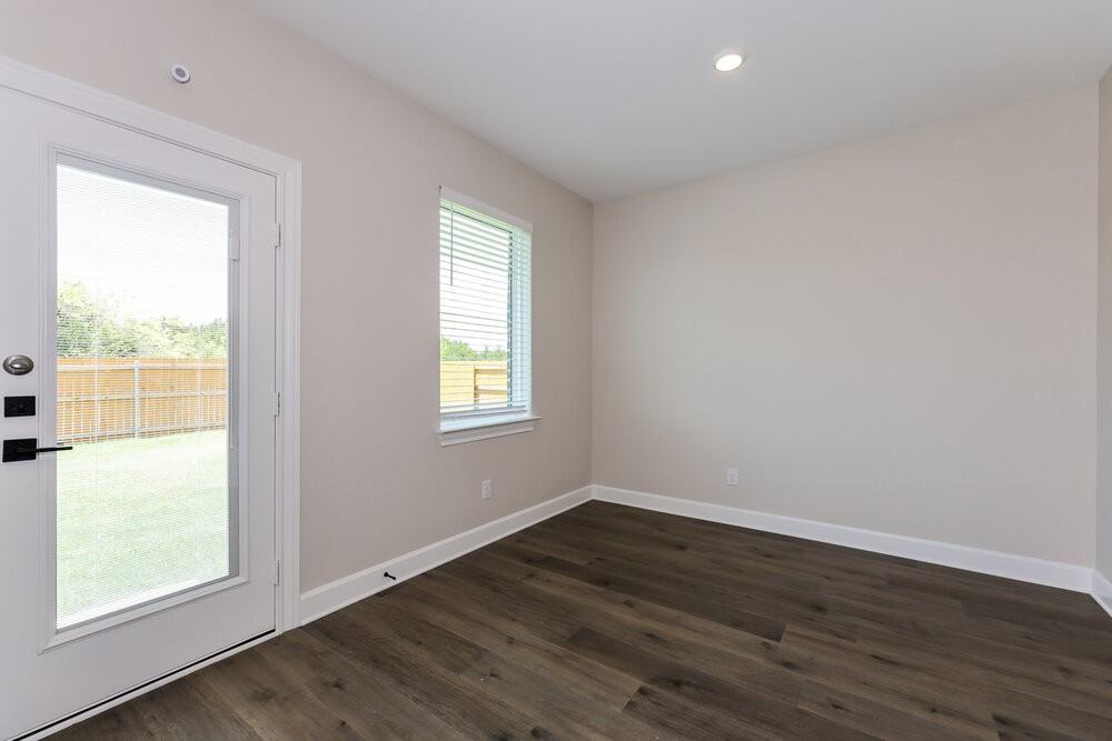 329 Magnolia Blvd - Photo 6 of 16