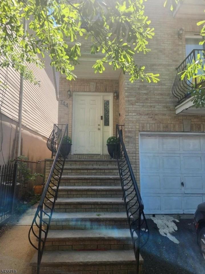 744 S 12th St