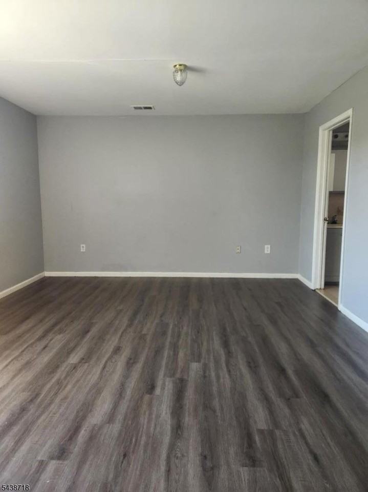744 S 12th St - Photo 4 of 8