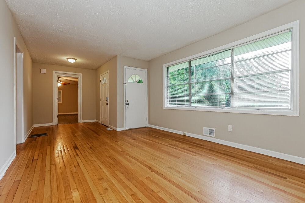 6570 Elsie St - Photo 4 of 16