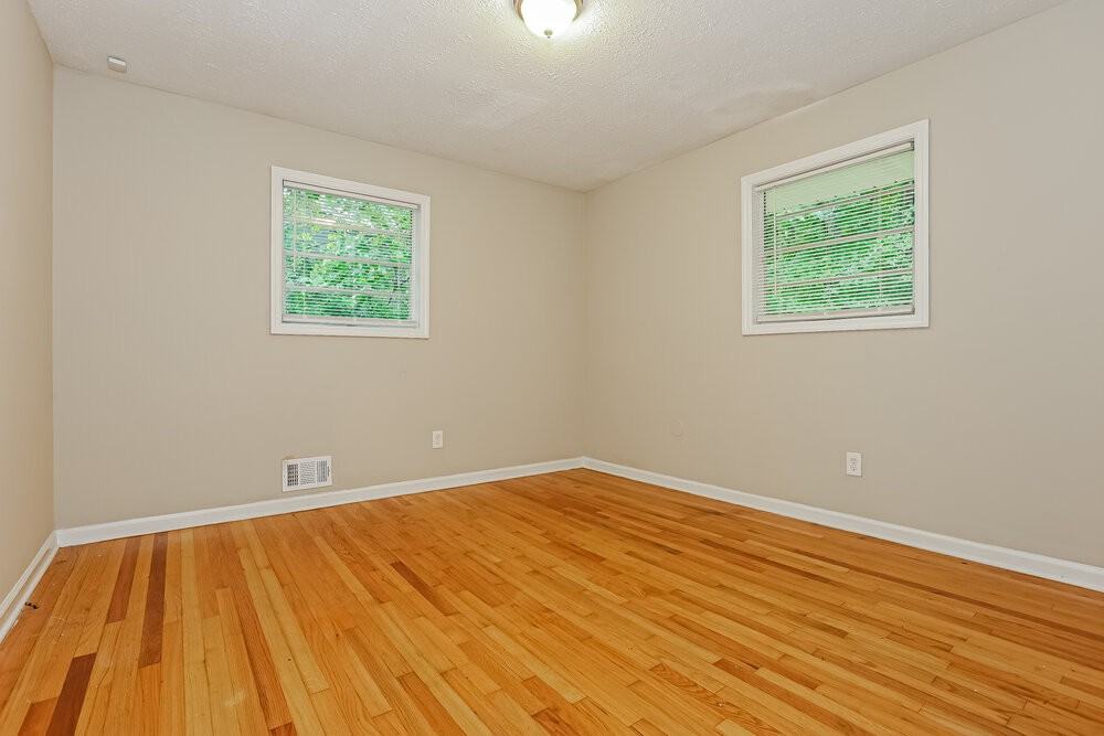 6570 Elsie St - Photo 5 of 16