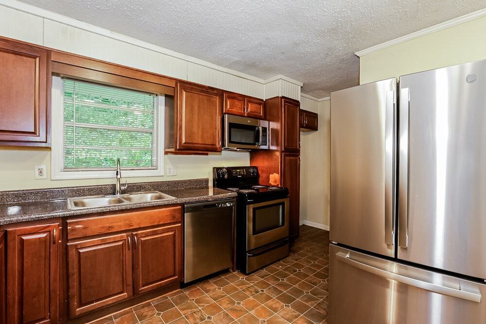 6570 Elsie St - Photo 6 of 16