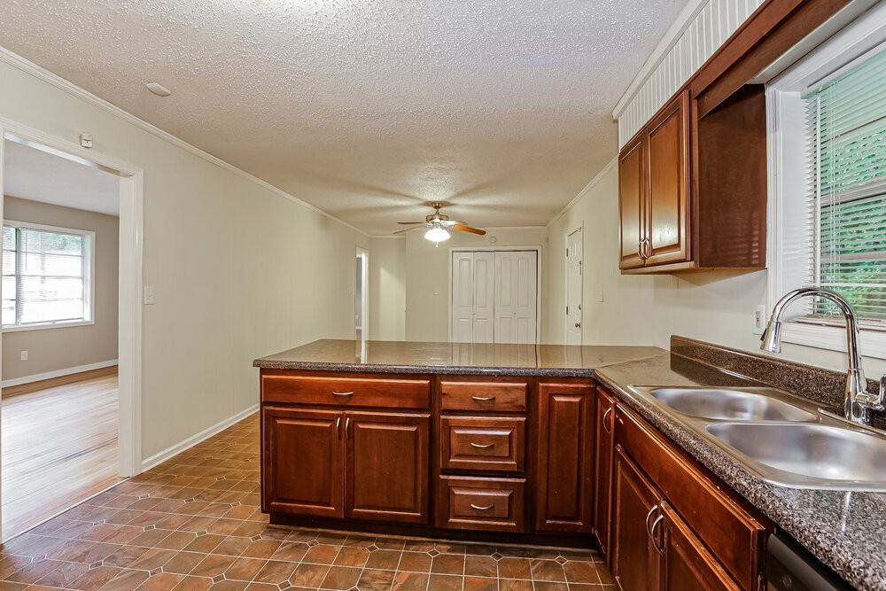 6570 Elsie St - Photo 7 of 16