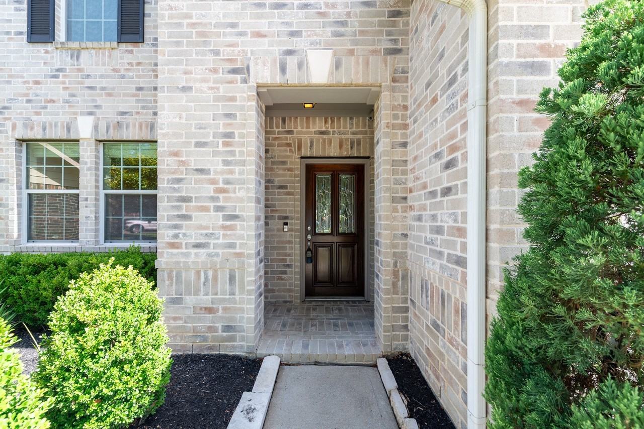 26302 Fox Ridge Ln - Photo 2 of 35