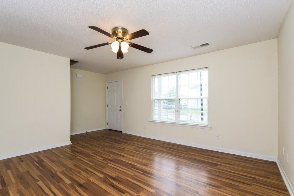 52 Middleton Ct - Photo 3 of 15