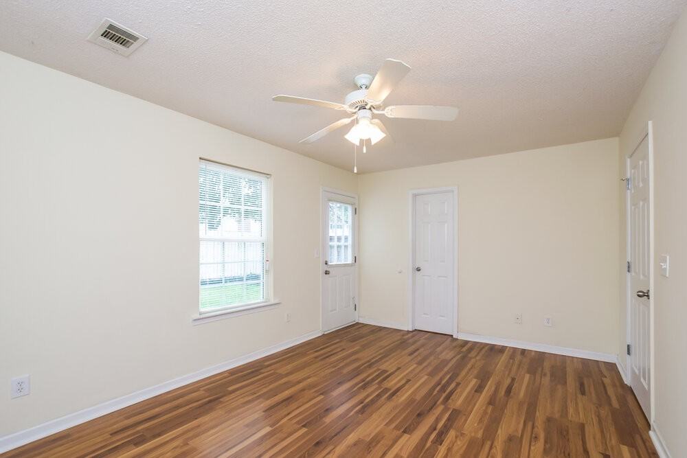 52 Middleton Ct - Photo 4 of 15