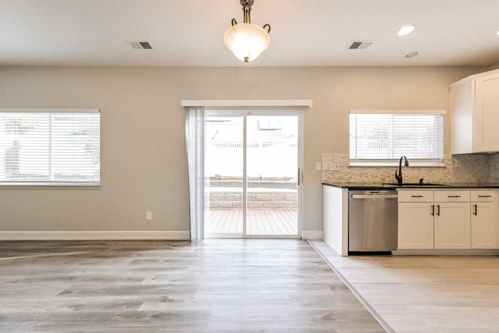5065 Pelican St - Photo 6 of 17