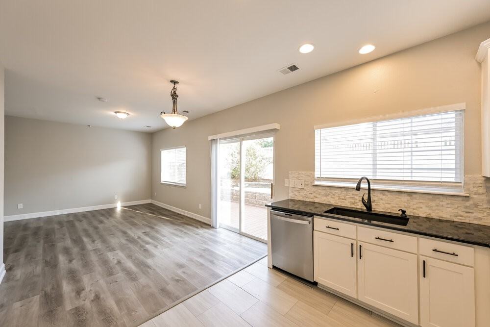 5065 Pelican St - Photo 7 of 17