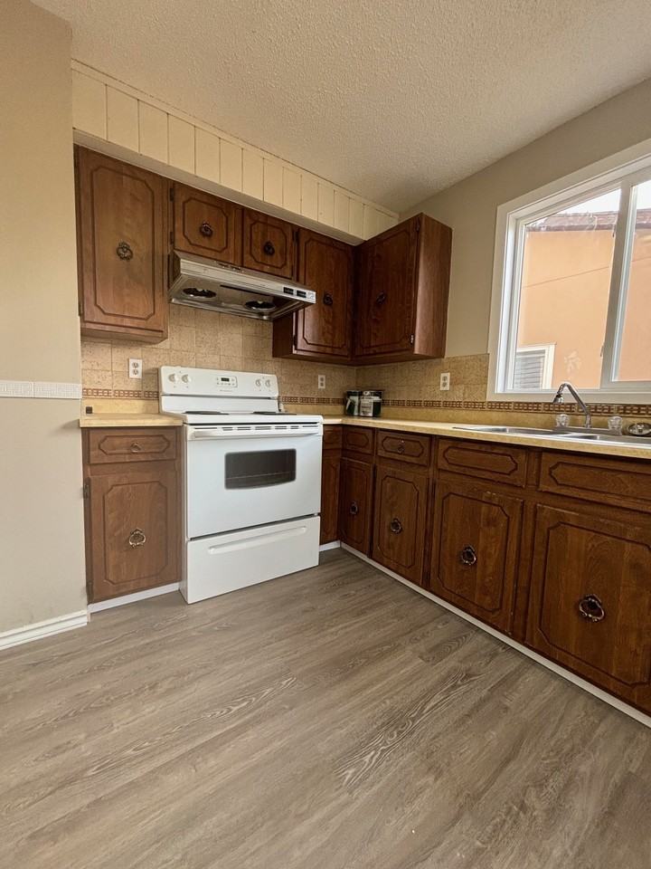 23 Whitehaven Rd Ne - Photo 6 of 21