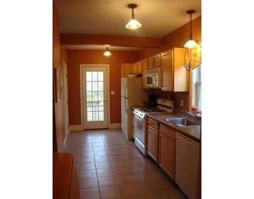 69 Warren Ave - Photo 3 of 11