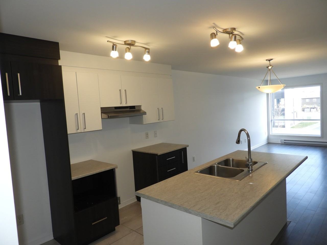 323 Av De L'Hippodrome - Photo 3 of 15