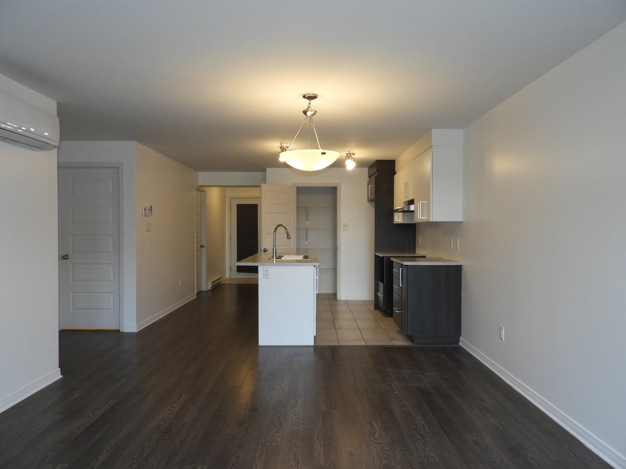 323 Av De L'Hippodrome - Photo 5 of 15