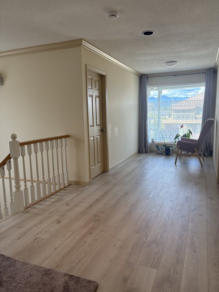 491 King Edward Ave W - Photo 2 of 9