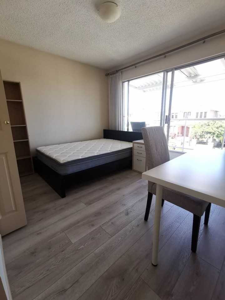 491 King Edward Ave W - Photo 5 of 9