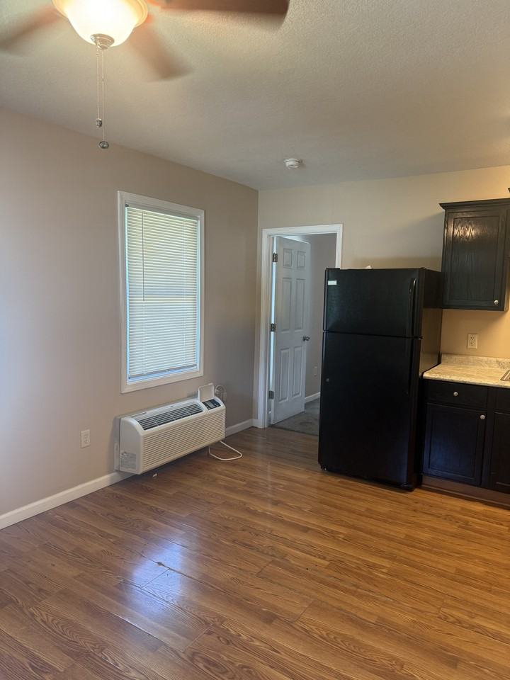 1056 S Main St #3 - Photo 2 of 4