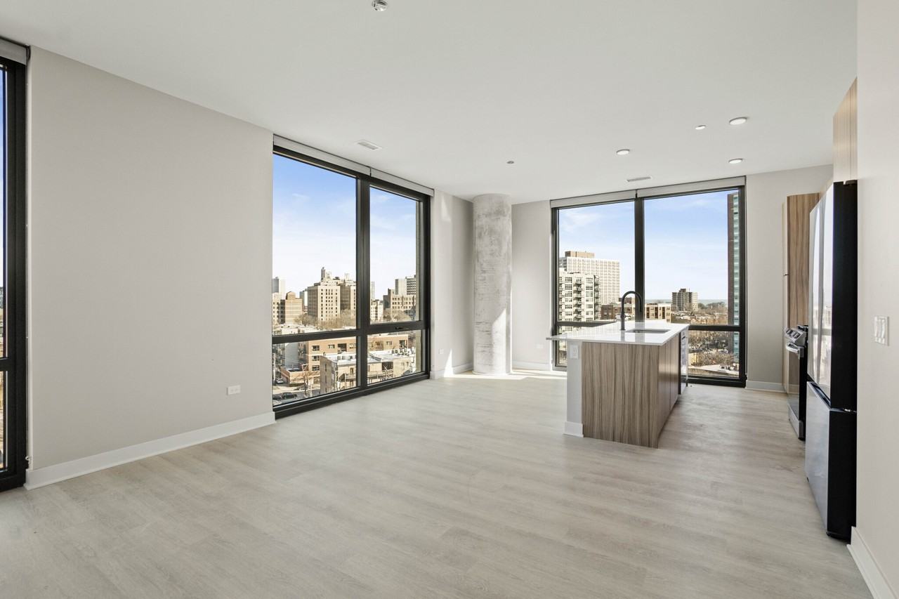 4611 N Broadway St #3-3PH - Photo 3 of 21