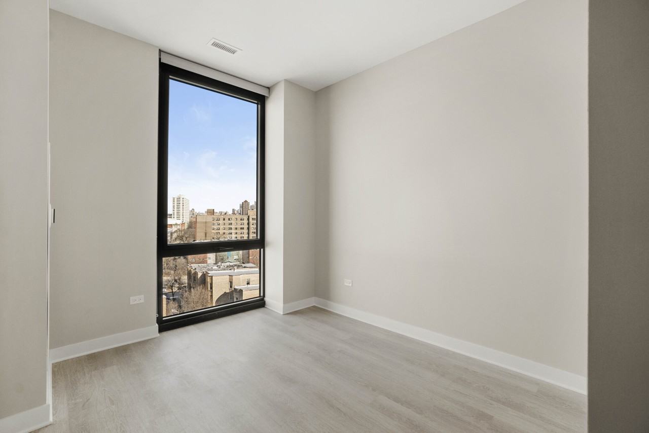 4611 N Broadway St #3-3PH - Photo 5 of 21