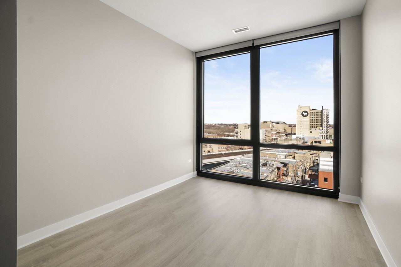 4611 N Broadway St #3-3PH - Photo 7 of 21