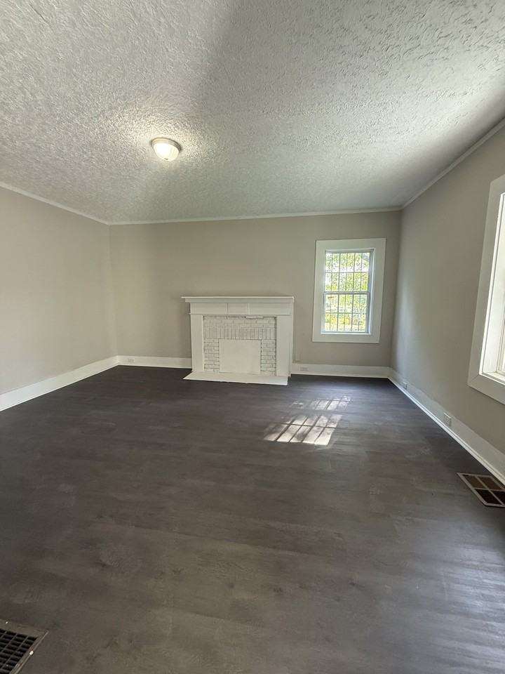 2416 34th Ave N #1 - Photo 3 of 15