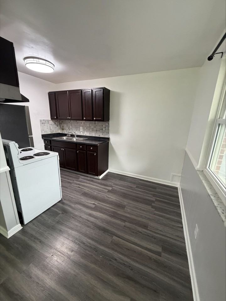 308 Kenbrook Dr #E - Photo 4 of 12
