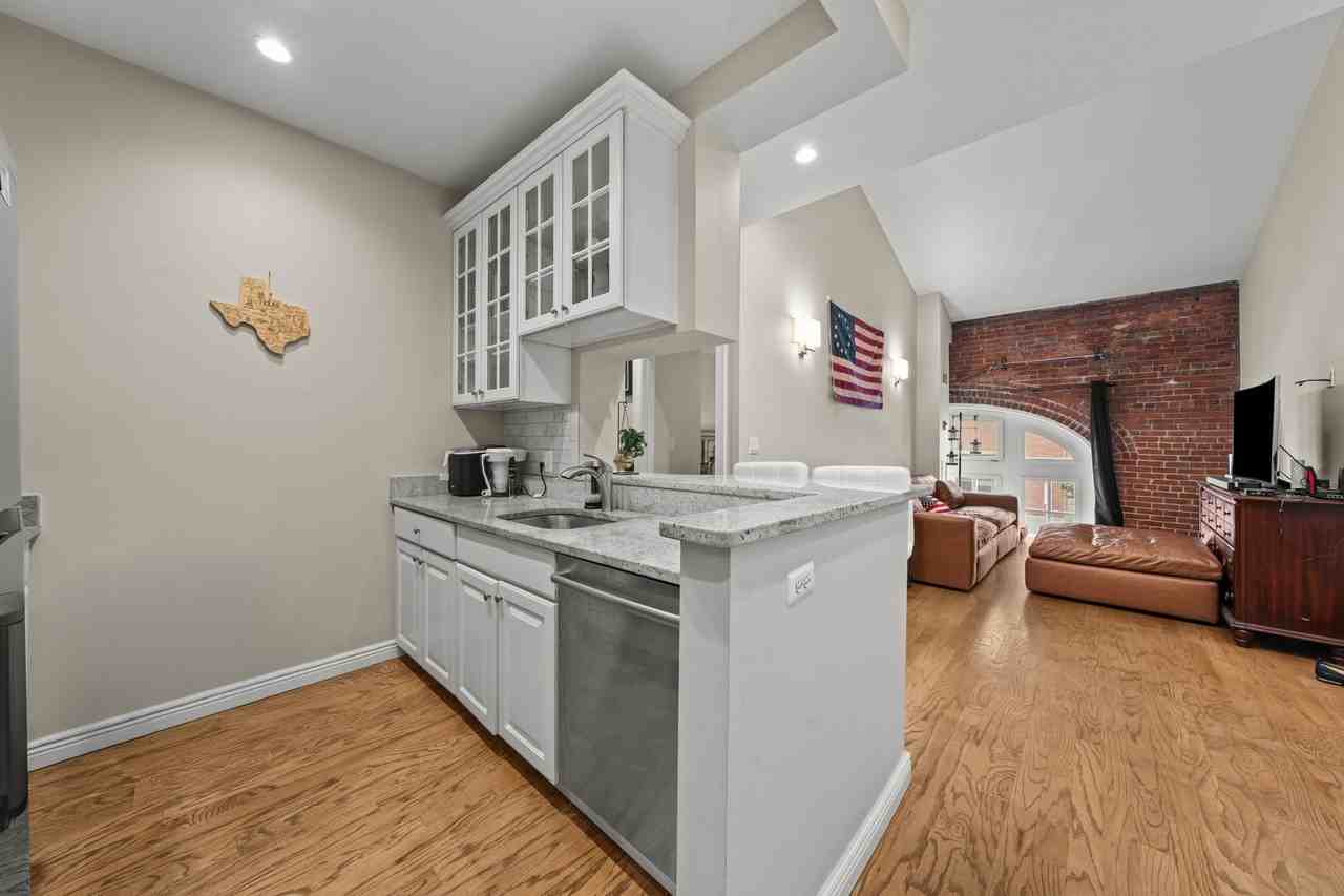 109 13th St #212 - Photo 2 of 25