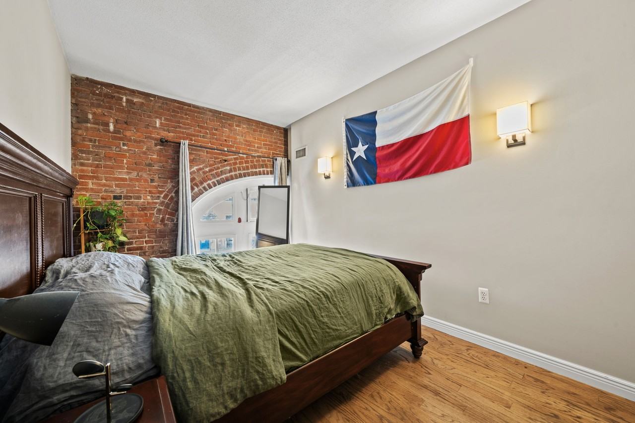 109 13th St #212 - Photo 3 of 25