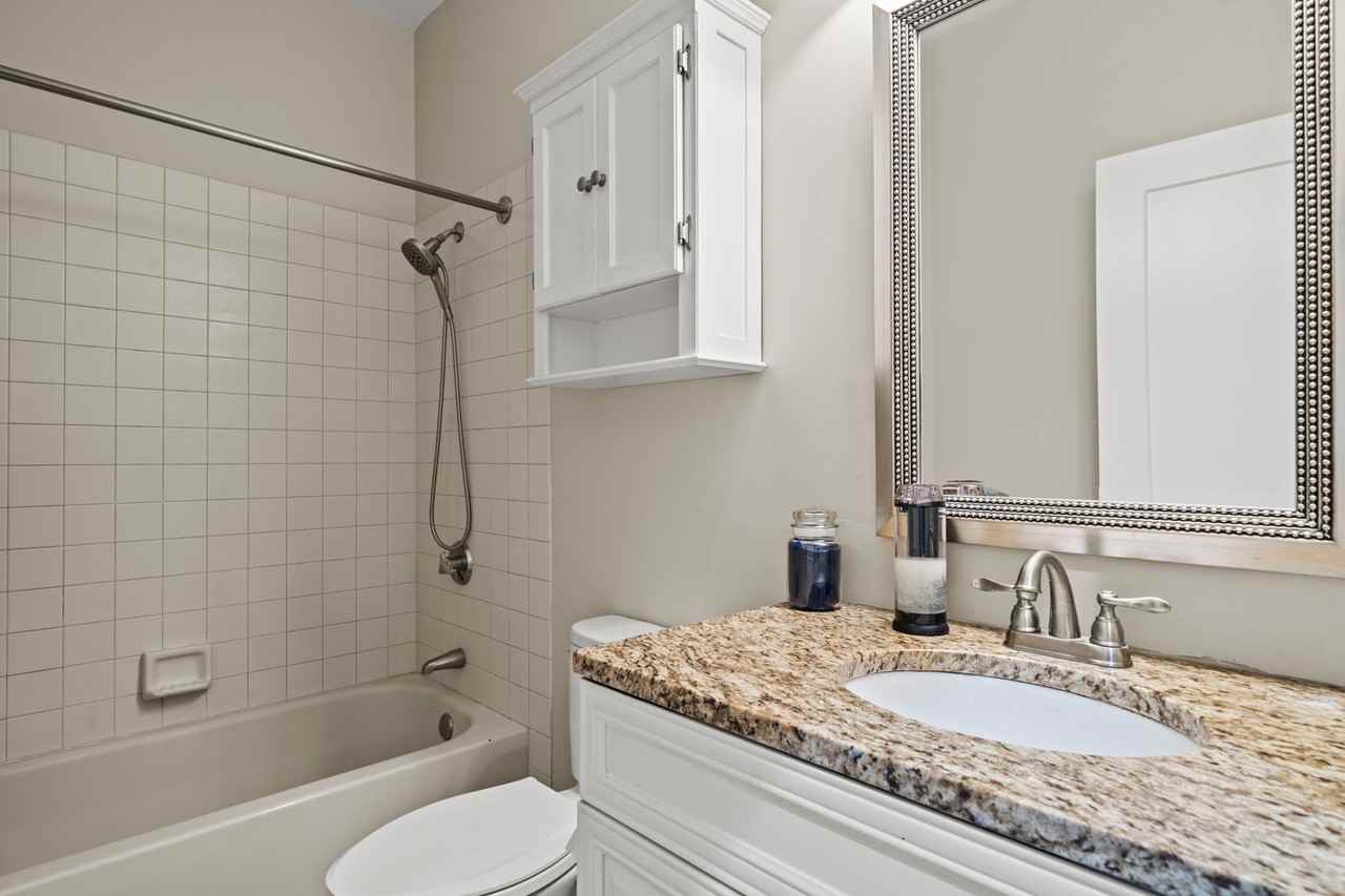 109 13th St #212 - Photo 4 of 25