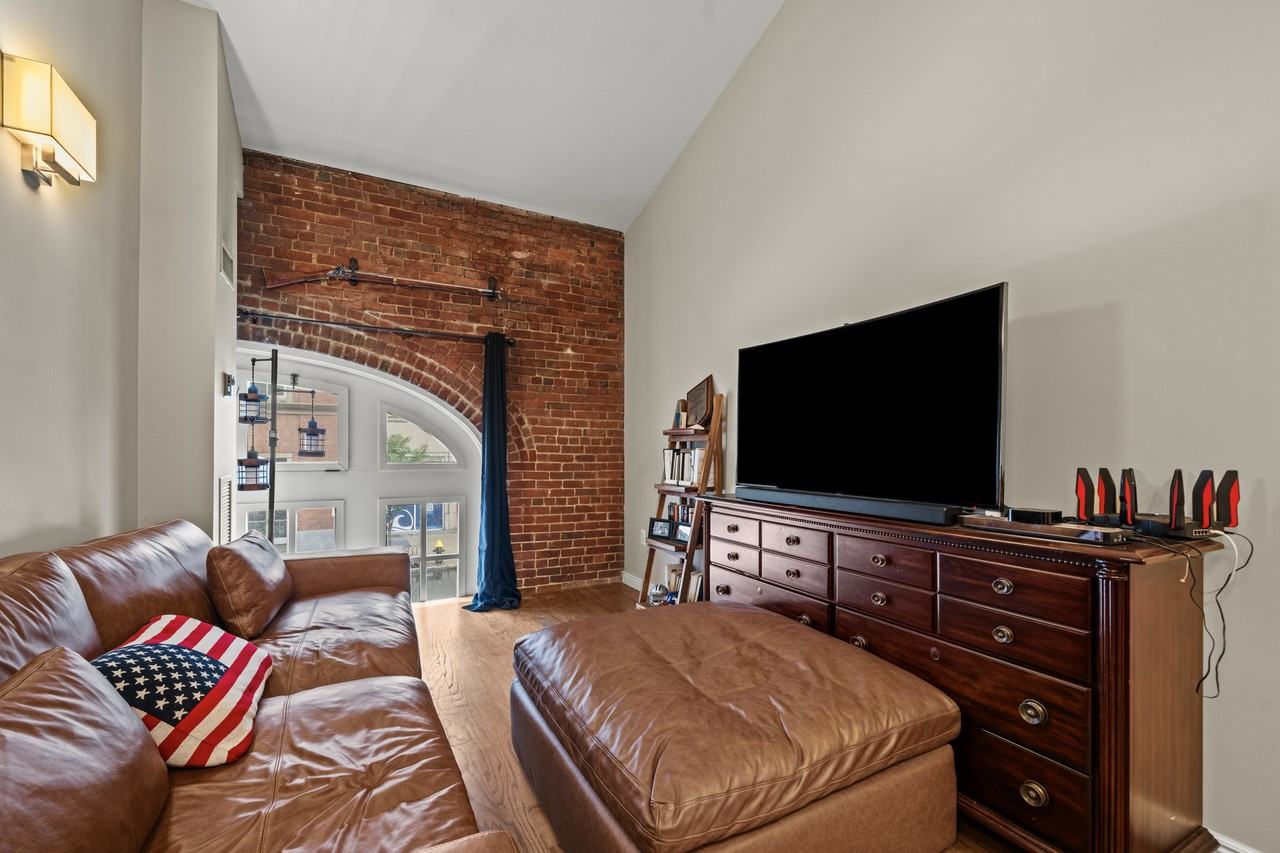 109 13th St #212 - Photo 5 of 25