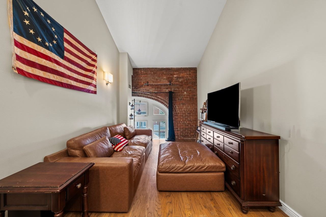 109 13th St #212 - Photo 6 of 25