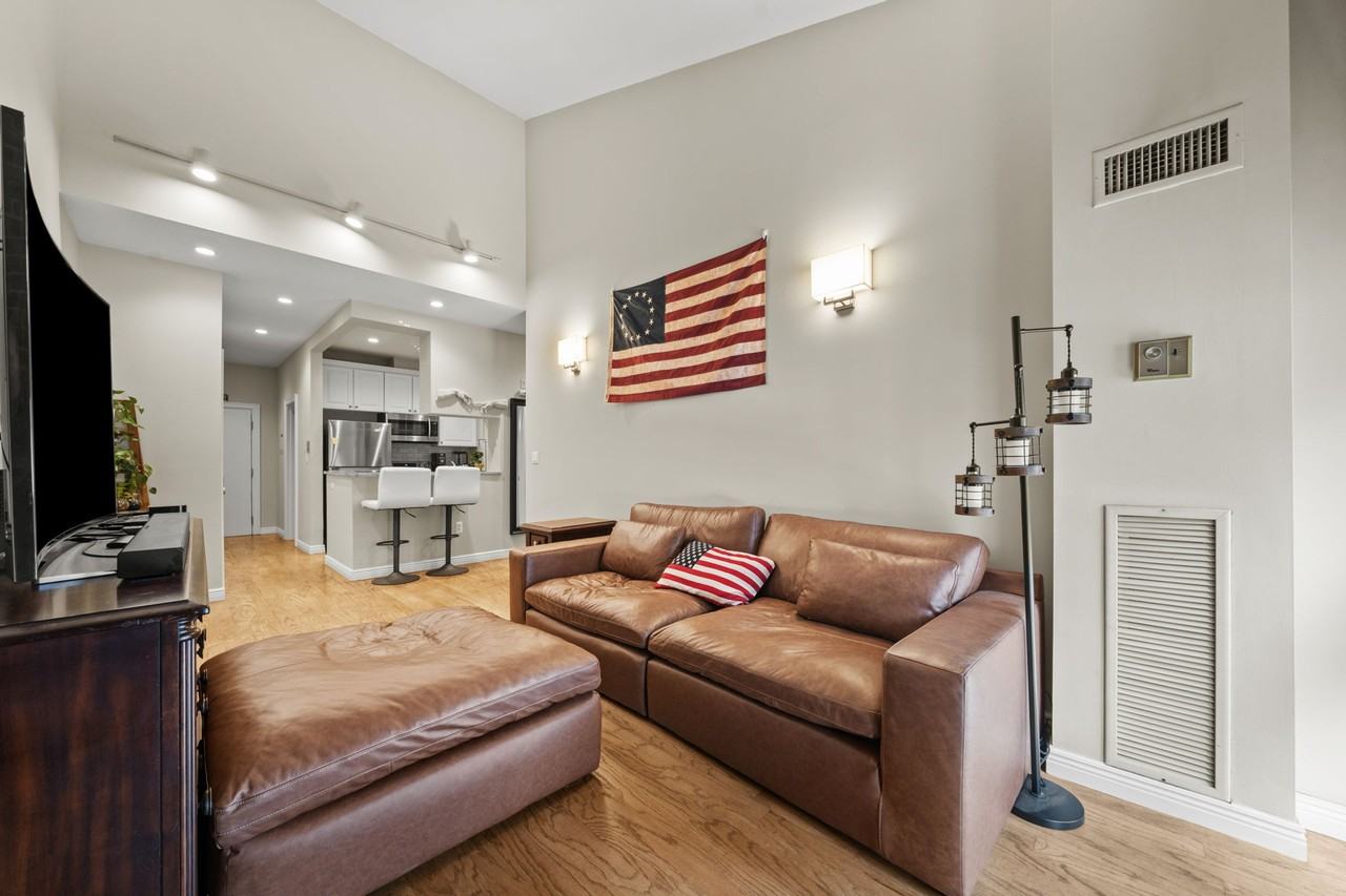 109 13th St #212 - Photo 7 of 25