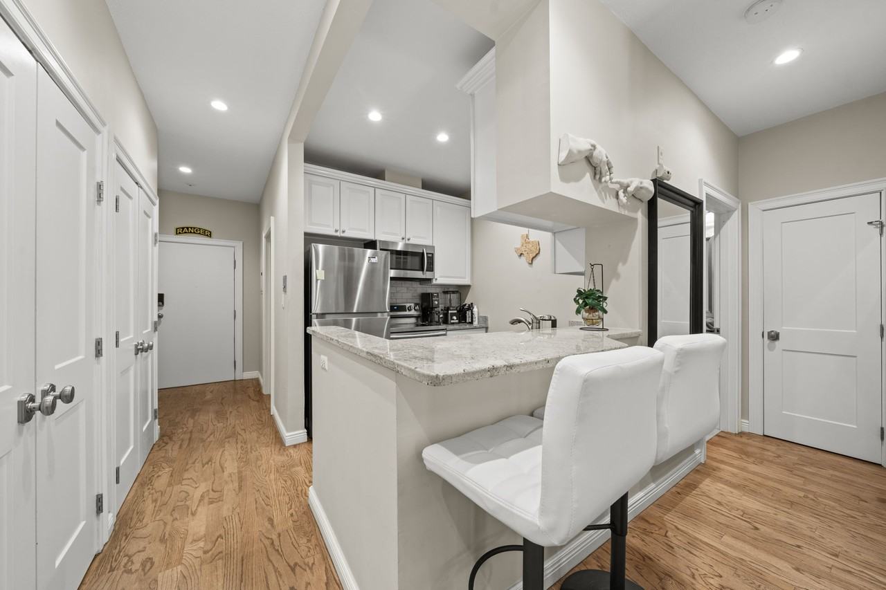 106 13th St #212 - Photo 4 of 22