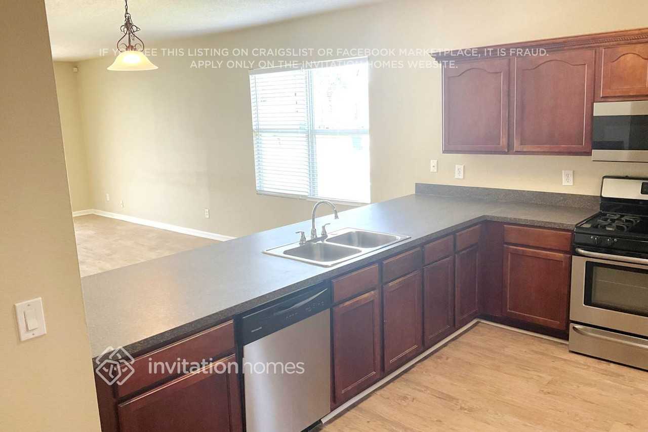 4373 Collinwood Dr - Photo 3 of 13