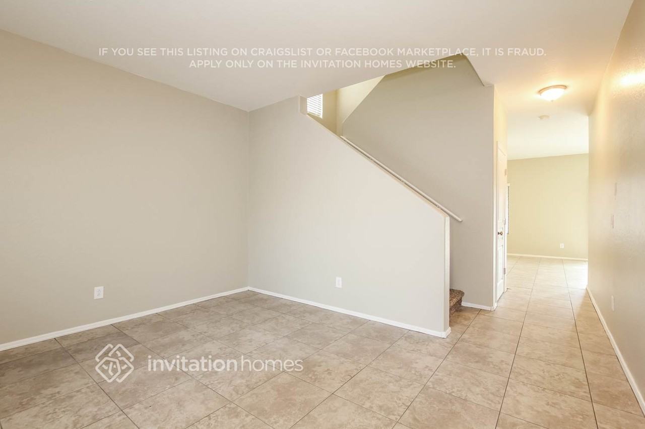17263 W Acapulco Ln - Photo 4 of 20