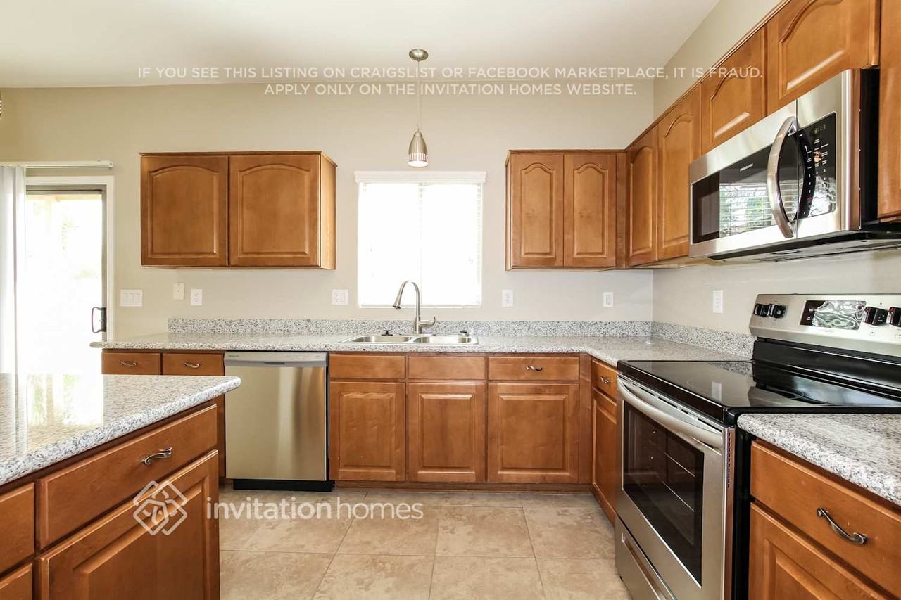 17263 W Acapulco Ln - Photo 7 of 20