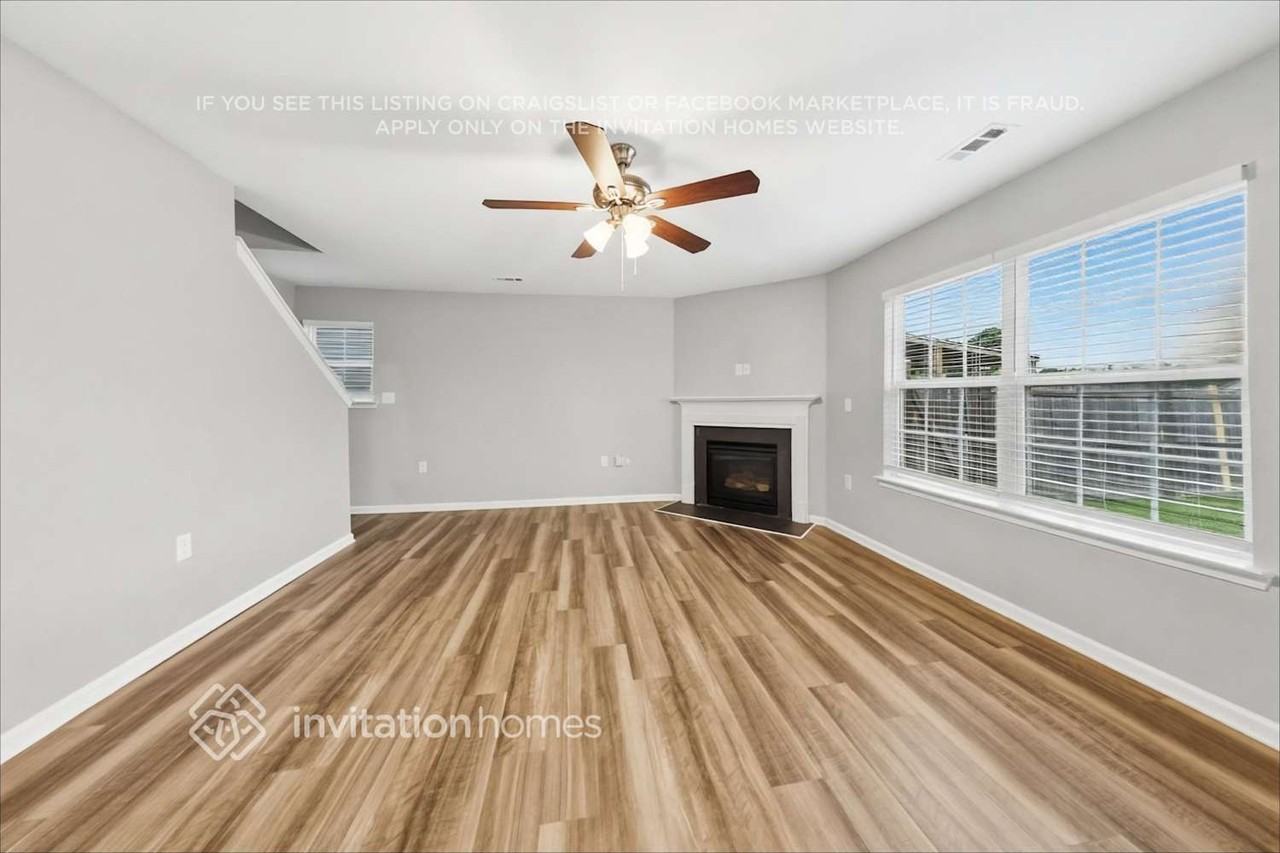 1719 Eastway Dr - Photo 6 of 22