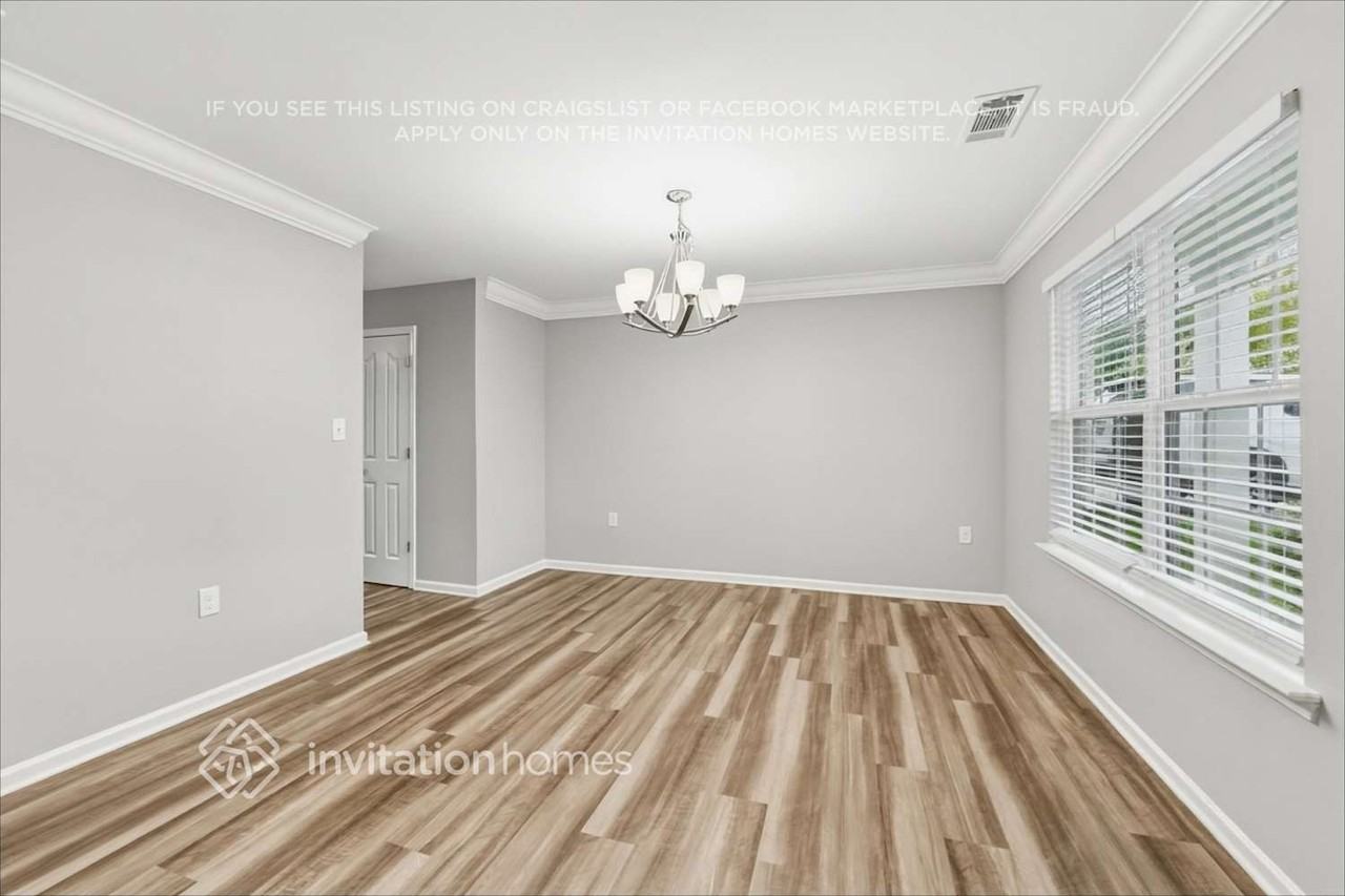1719 Eastway Dr - Photo 7 of 22